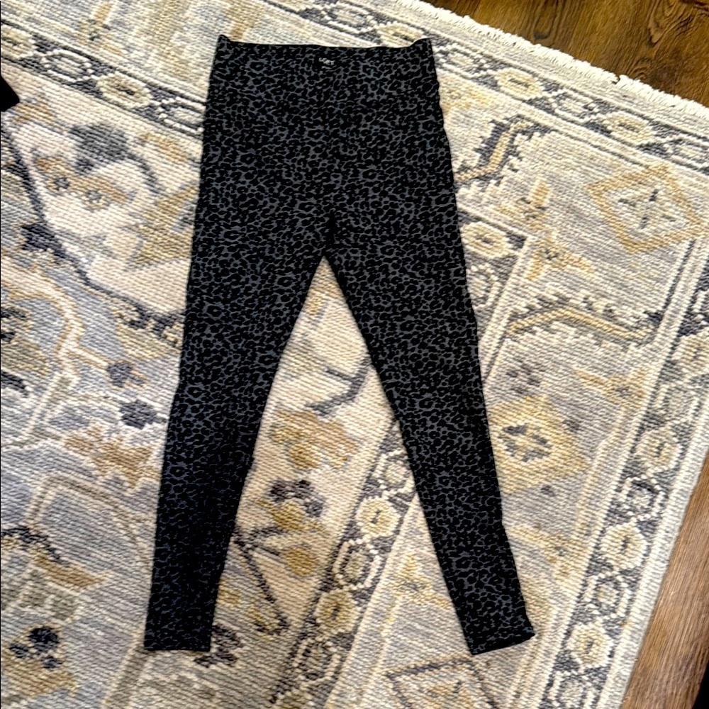 LOFT Black and Gray Animal Print Leggings SP